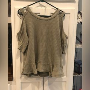 Size L, olive green top